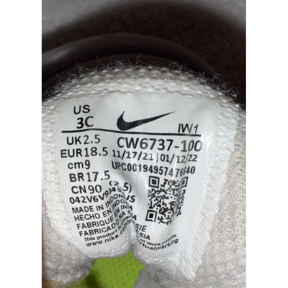 NIKE‎ - Sz 3 White Silver Toddler Team Hustle D 10 Baby Sneakers
